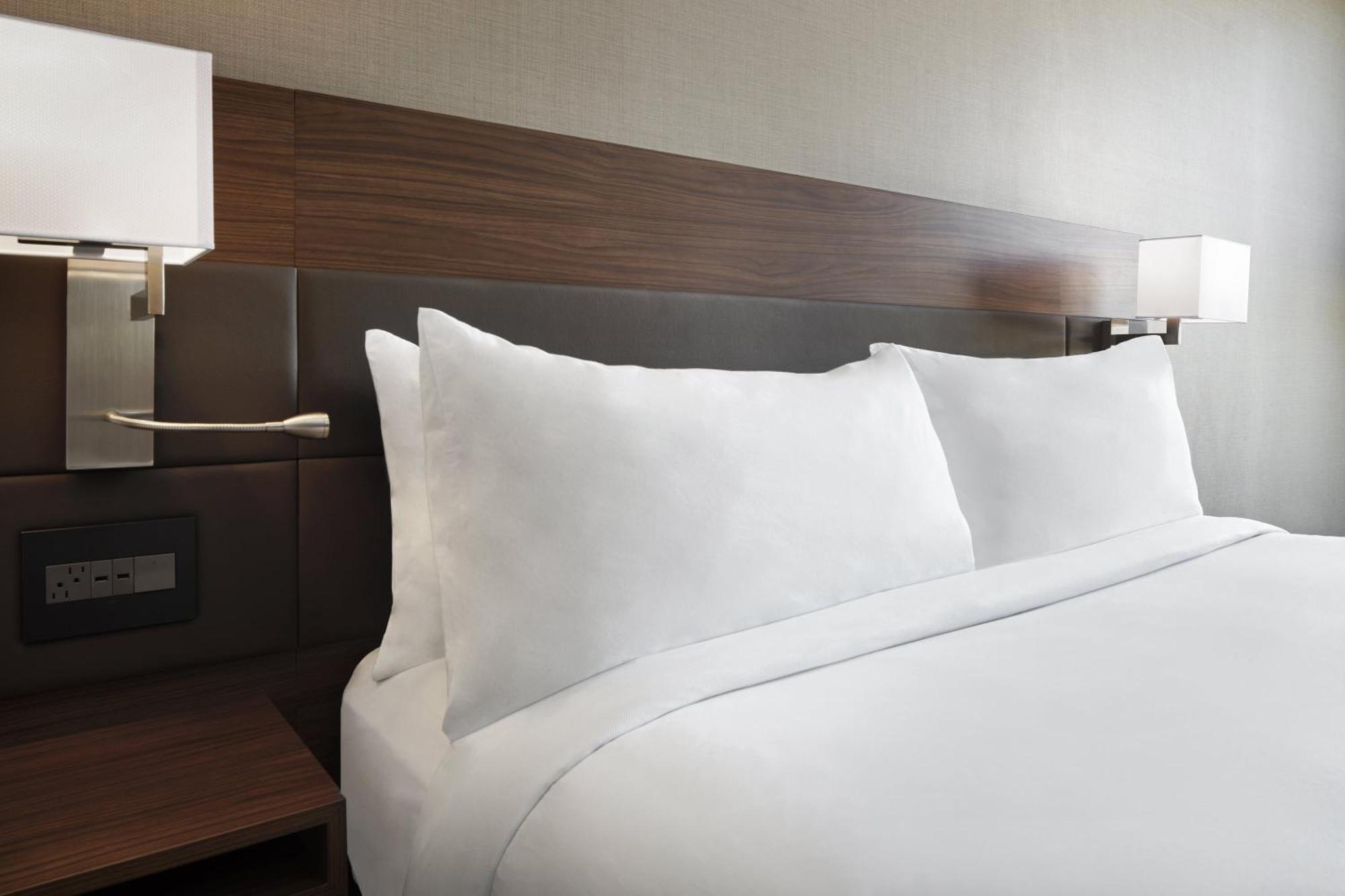 Ac Hotel By Marriott St. Louis Clayton Extérieur photo
