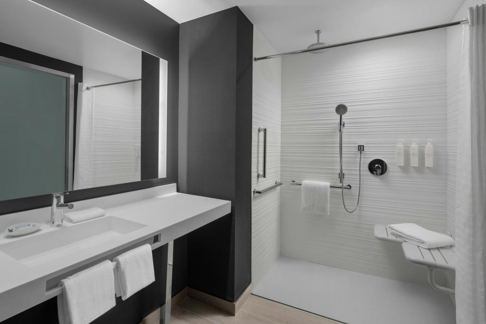 Ac Hotel By Marriott St. Louis Clayton Extérieur photo